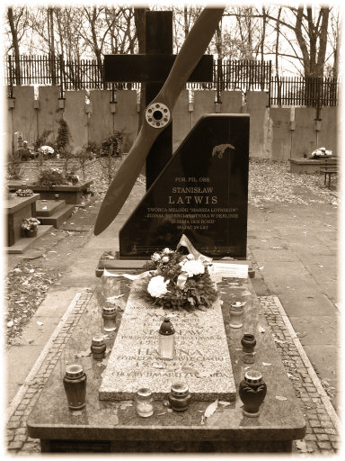 Gr�b por.pil.obs. Stanis�awa Latwisa na warszawskich Pow�zkach